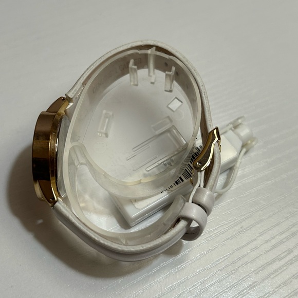 New Armitron white watch eclipse - Picture 6 of 8